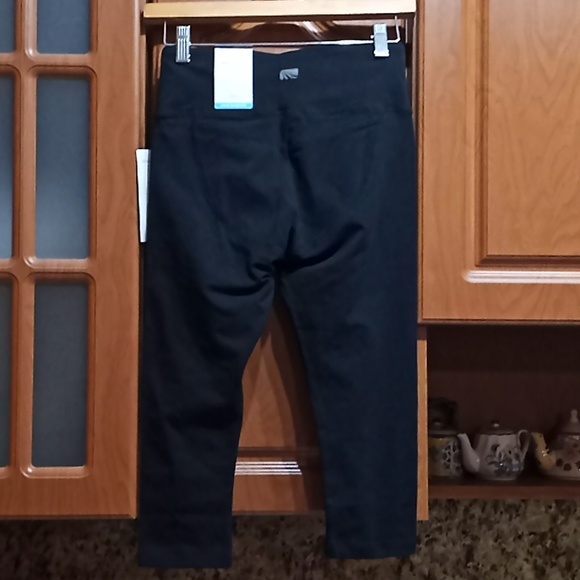 MARIKA CARRIE BUTT BOOSTER CAPRI LEGGINGS. Core Fit. Black. NWT. Small. - Picture 2 of 10